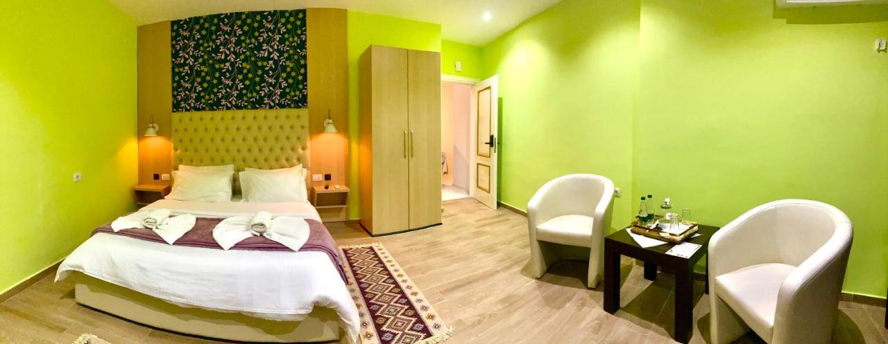 Pilo Lala Hotel Lushnje Luaran gambar